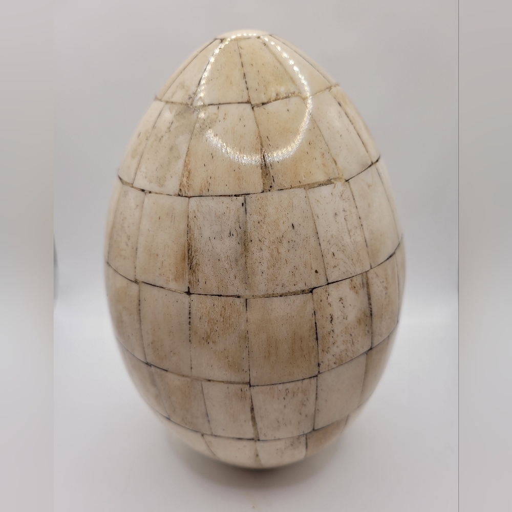 Crate & Barrel Ivory Color Bone Egg Shape Table Decorative Paper Weight